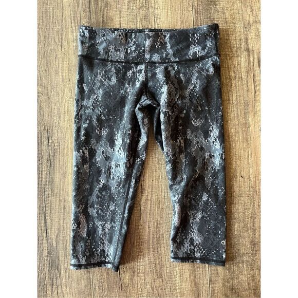 Alo Yoga Pants - Alo Yoga High Waist Airbrush Capri Legging - Snake Print Size Small